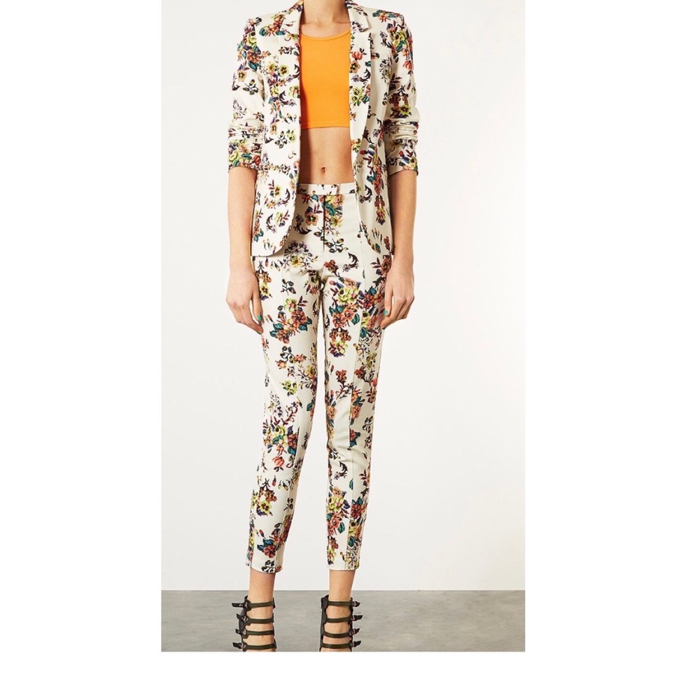 Top shop NEW. Pixel Floral Suit
Pants size 10, Jacket 12
